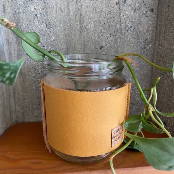 Leather Handcrafted “Grouse” Propagation Vase - Picture 5 of 9